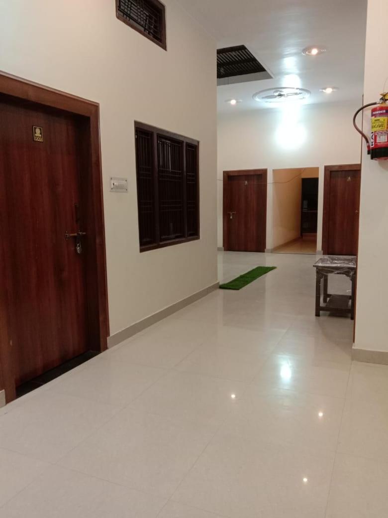 Ramam Hotel By Naavagat 700Mtr From Shri Ram Janambhumi Ayodhya Dış mekan fotoğraf